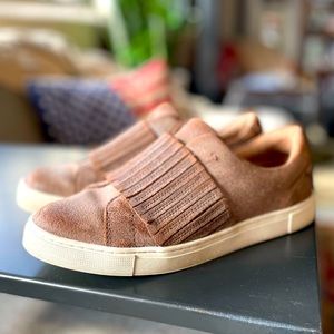 Women’s Frye Slip On Sneakers with fringe elastic detailing 7.5M